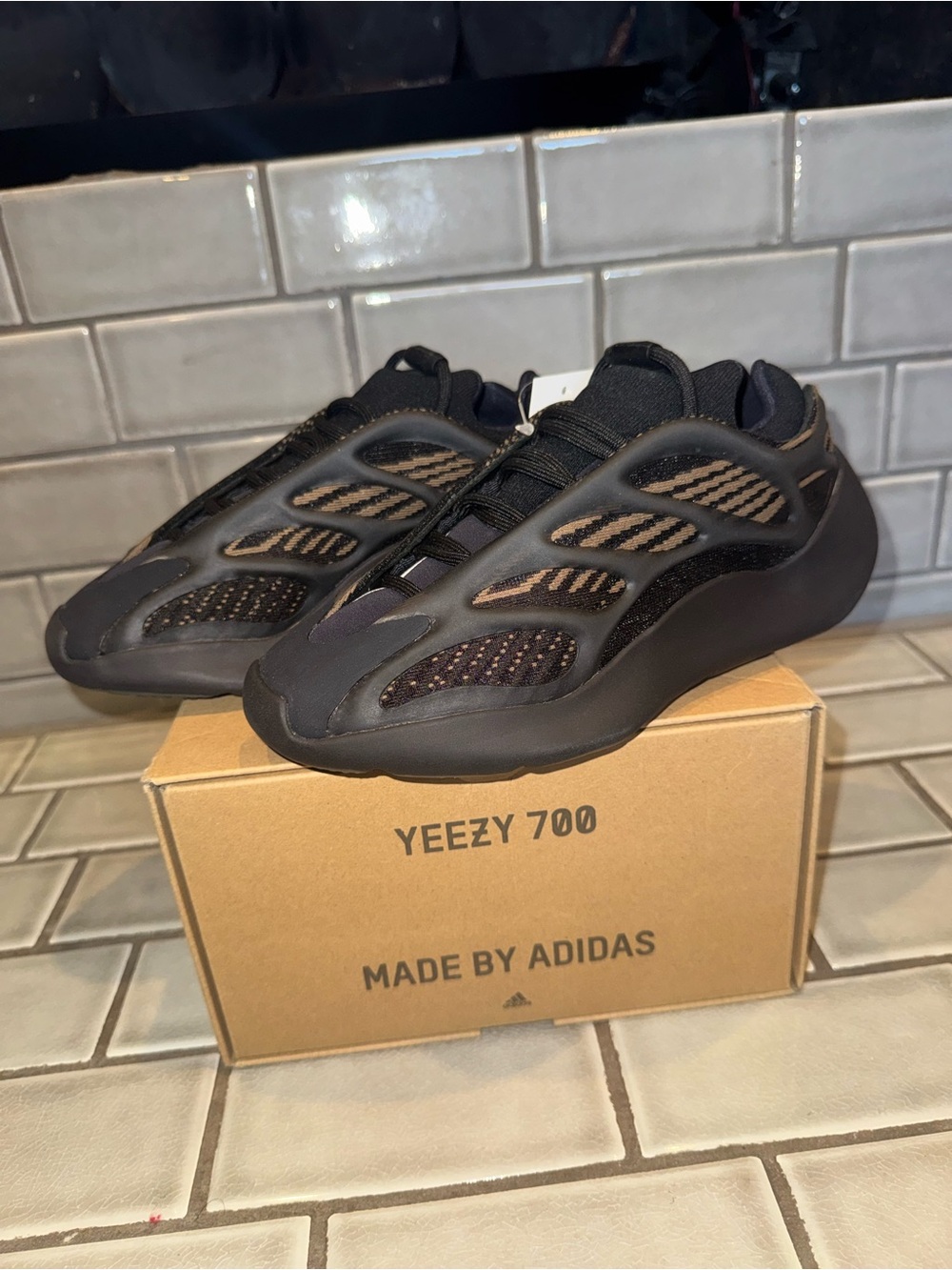 Yeezy 700 V3 size men’s 5.5 - clay/brown
